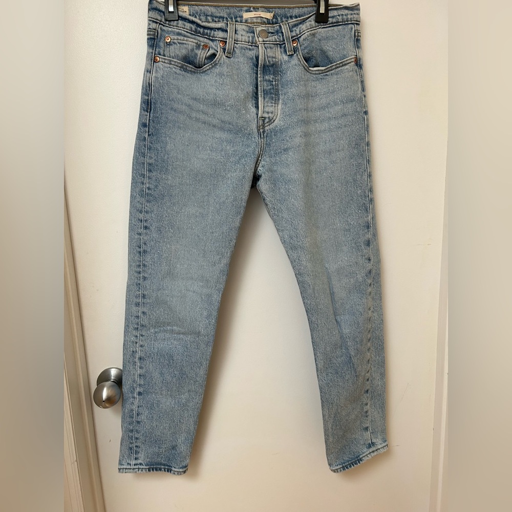 Levi’s premium button fly jeans - wedgie cut - women’s size 30